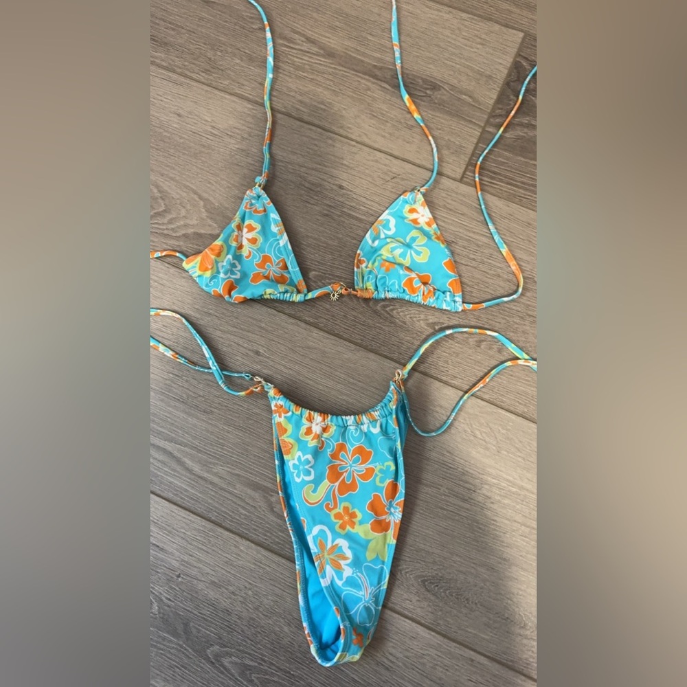 PACSUN SWIMSUIT. Never worn. size xs/s.